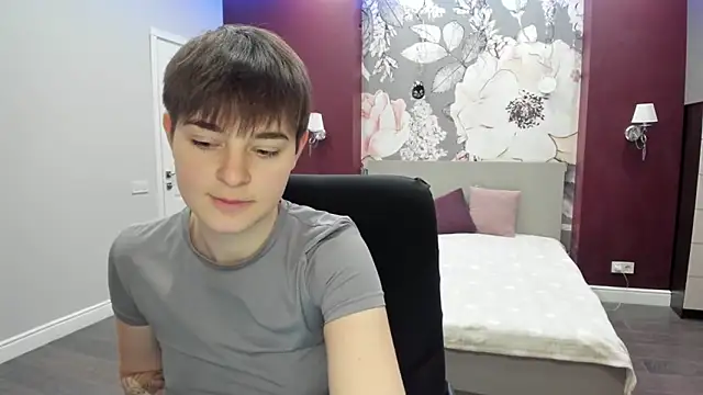 EmiliaYours online show from 12-19-25, 03:25