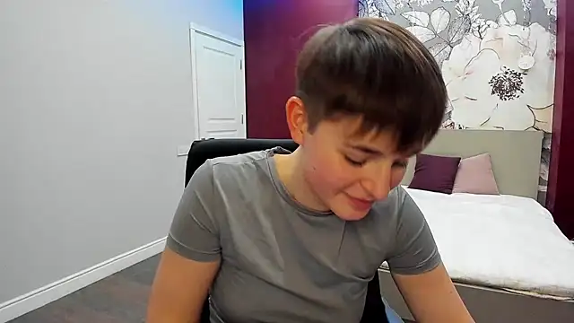 Snapshot of EmiliaYours chatting on 10-10-25, 01:56 EmiliaYours online show from 10-10-25, 01:56