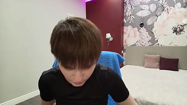 EmiliaYours online show from 03-30-26, 02:18