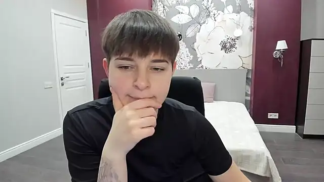 EmiliaYours online show from 01-17-26, 03:48