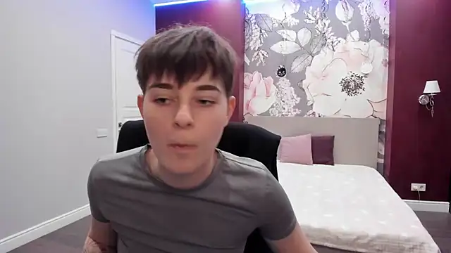 EmiliaYours online show from 11-30-25, 03:02