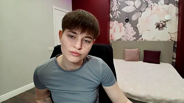 EmiliaYours online show from 04-10-26, 01:40