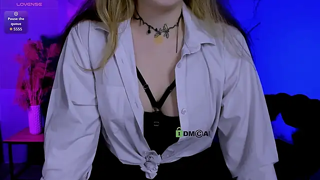 luna berryy online show from 05-15-26, 07:23