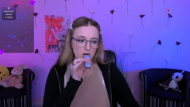 luna berryy online show from 05-02-26, 08:14
