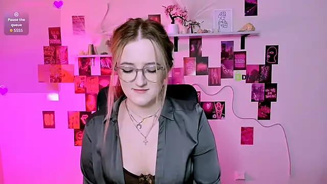 luna berryy online show from 05-06-26, 08:24
