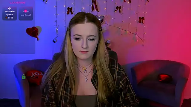 luna berryy online show from 05-12-26, 07:09