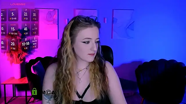 luna berryy online show from 04-07-26, 07:26