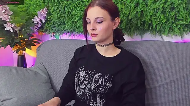 AprilAvery online show from 03-18-25, 04:17