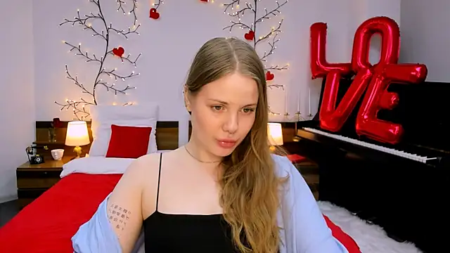 Snapshot of holy_kitty chatting on 02-23-25, 12:30 holy kitty online show from 02-23-25, 12:30