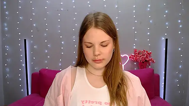 Snapshot of holy_kitty chatting on 03-06-25, 06:19 holy kitty online show from 03-06-25, 06:19