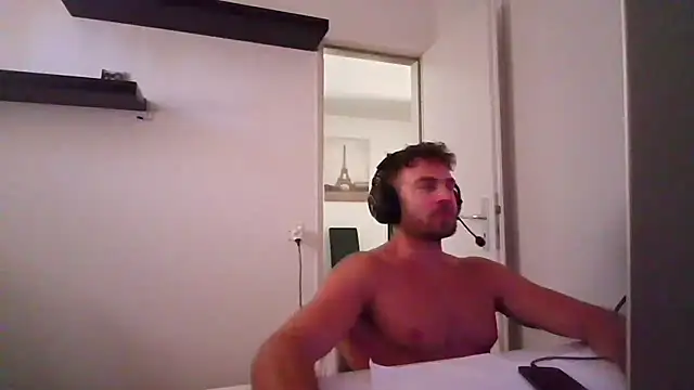 Snapshot of alpha-hunk chatting on 07-11-26, 09:53 alpha-hunk online show from 07-11-26, 09:53