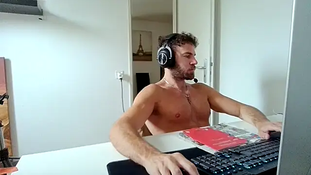 Snapshot of alpha-hunk chatting on 06-12-26, 10:02 alpha-hunk online show from 06-12-26, 10:02