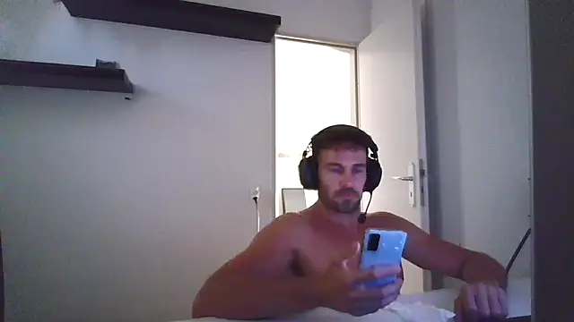 Snapshot of alpha-hunk chatting on 07-09-26, 05:23 alpha-hunk online show from 07-09-26, 05:23