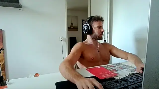 Snapshot of alpha-hunk chatting on 06-11-26, 08:33 alpha-hunk online show from 06-11-26, 08:33