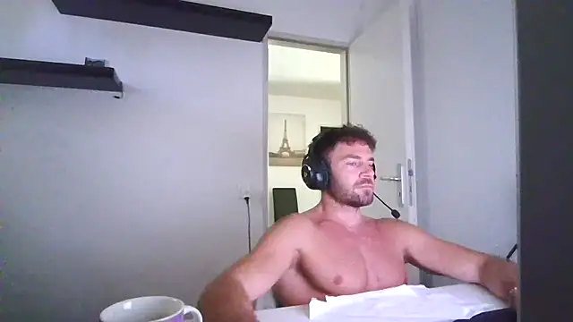 Snapshot of alpha-hunk chatting on 07-12-26, 11:33 alpha-hunk online show from 07-12-26, 11:33