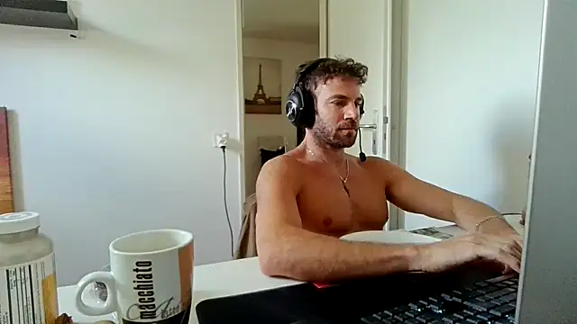 Snapshot of alpha-hunk chatting on 06-05-26, 09:26 alpha-hunk online show from 06-05-26, 09:26