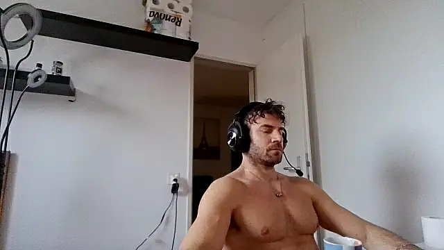 alpha-hunk online show from 12-18-25, 01:15