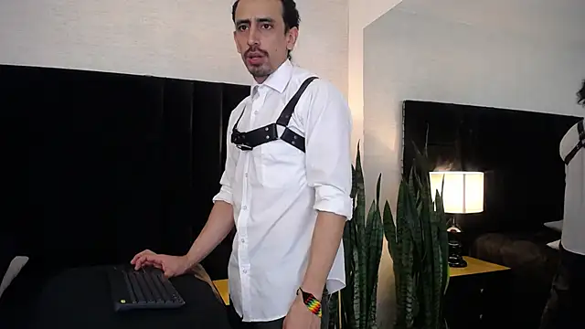 Sr Magnus  online show from 03-18-25, 04:18