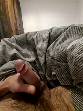 Snapshot of NiceBone000 chatting on 11-23-25, 04:28 NiceBone000 online show from 11-23-25, 04:28