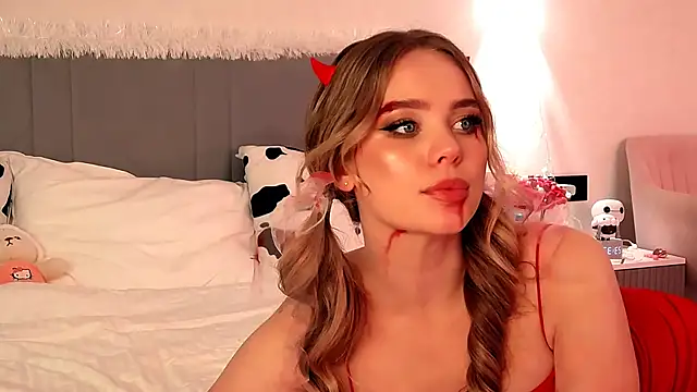 SIlviaBeyt online show from 10-31-25, 08:38