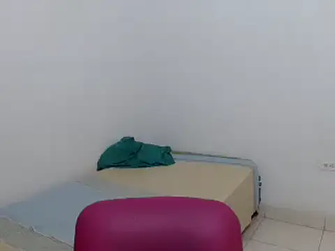 Snapshot of estefania224 chatting on 03-06-25, 01:27 estefania224 online show from 03-06-25, 01:27