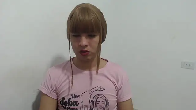 Snapshot of estefania224 chatting on 06-02-26, 11:49 estefania224 online show from 06-02-26, 11:49