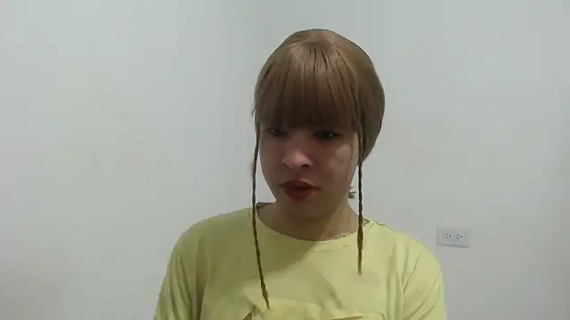 estefania224 online show from 05-27-26, 12:09