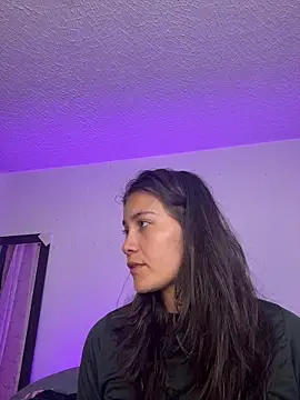 aurora divine online show from 04-17-26, 07:06