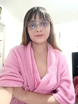 Snapshot of Lucyy-hess chatting on 01-05-25, 03:43 Lucyy-hess online show from 01-05-25, 03:43