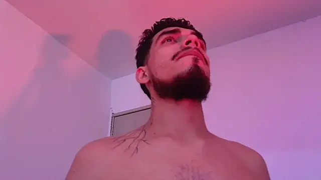 Snapshot of hummerevv chatting on 10-17-25, 08:43 hummerevv online show from 10-17-25, 08:43