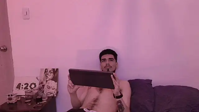 Snapshot of hummerevv chatting on 10-15-25, 08:06 hummerevv online show from 10-15-25, 08:06