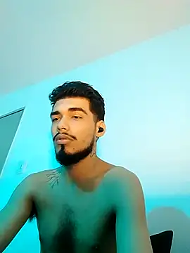 Snapshot of hummerevv chatting on 10-21-25, 05:12 hummerevv online show from 10-21-25, 05:12