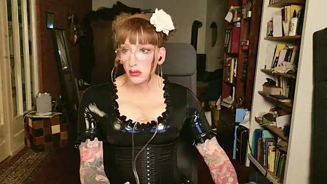 MaxiEmily online show from 11-08-25, 11:19