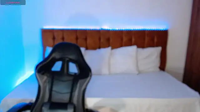 alexiaaross online show from 10-24-25, 08:02