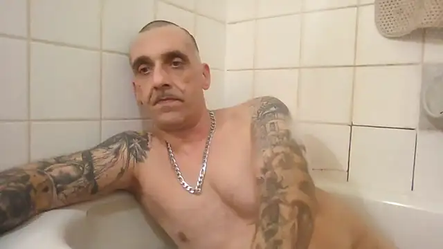 CandiedPompano online show from 10-01-25, 04:17