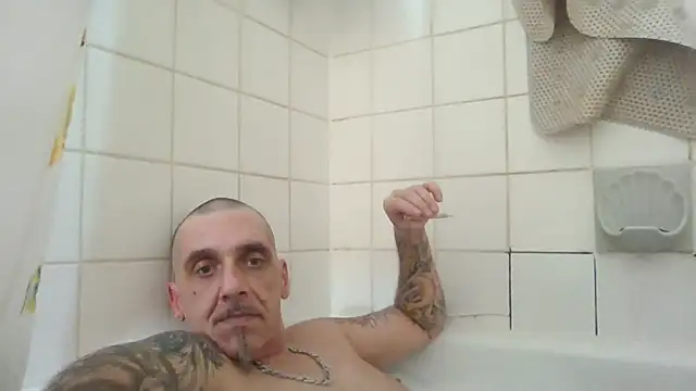 CandiedPompano online show from 09-28-25, 03:57