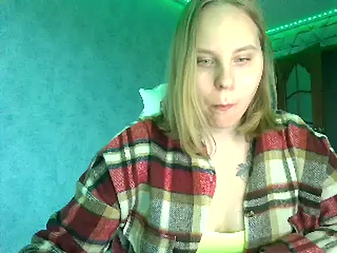 Snapshot of Thalia__Star chatting on 03-20-25, 07:03 Thalia Star online show from 03-20-25, 07:03