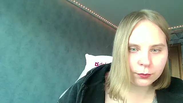 Snapshot of Thalia__Star chatting on 02-08-25, 02:27 Thalia Star online show from 02-08-25, 02:27