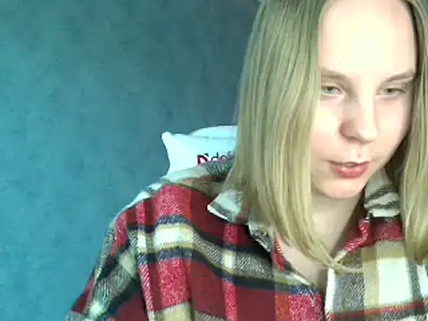 Snapshot of Thalia__Star chatting on 03-04-25, 08:46 Thalia Star online show from 03-04-25, 08:46