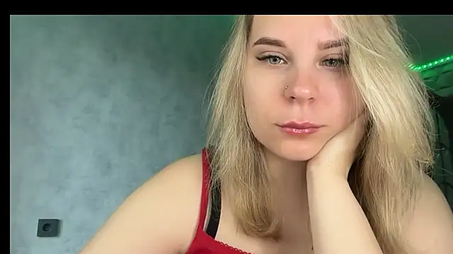 Snapshot of Thalia__Star chatting on 05-15-26, 10:02 Thalia Star online show from 05-15-26, 10:02