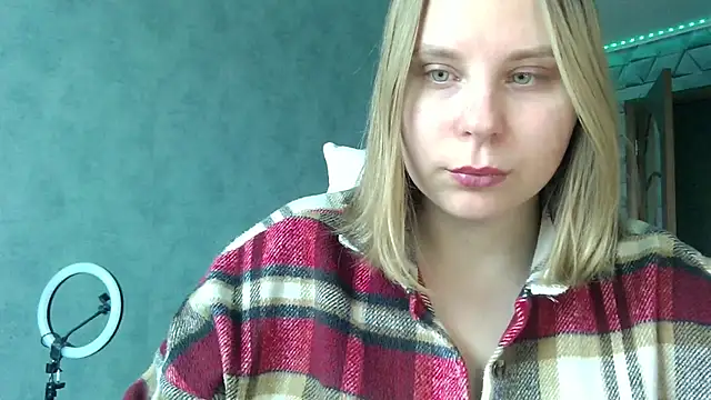 Snapshot of Thalia__Star chatting on 02-15-25, 11:06 Thalia Star online show from 02-15-25, 11:06