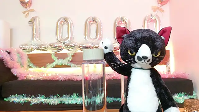 Snapshot of Risa_06 chatting on 01-12-25, 11:17 Risa 06 online show from 01-12-25, 11:17