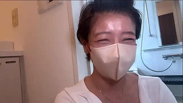 Snapshot of Risa_06 chatting on 10-12-25, 06:04 Risa 06 online show from 10-12-25, 06:04