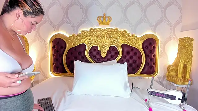 KendralHolson online show from 10-08-25, 04:58