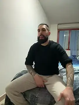 Snapshot of Gioeltoro89 chatting on 01-19-25, 04:25 Gioeltoro89 online show from 01-19-25, 04:25