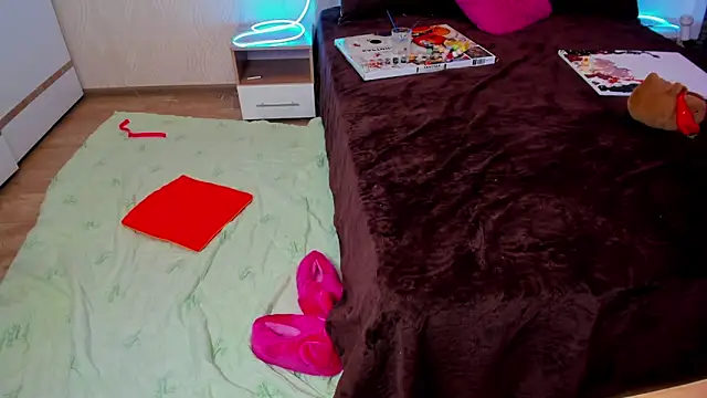 Snapshot of Miss_Elsa_ chatting on 03-11-25, 05:13 Miss Elsa online show from 03-11-25, 05:13