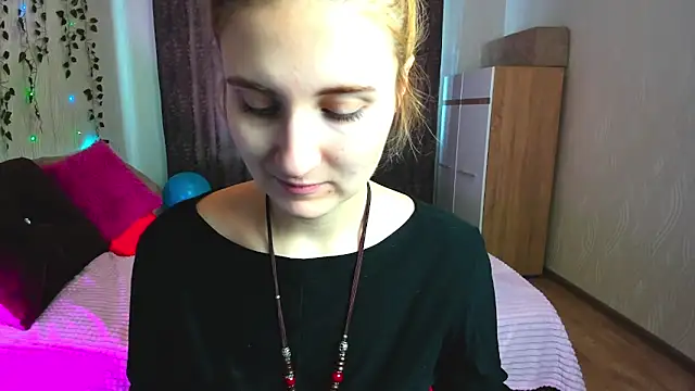 Snapshot of Miss_Elsa_ chatting on 02-15-25, 03:52 Miss Elsa online show from 02-15-25, 03:52