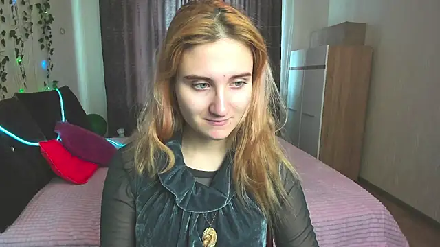 Snapshot of Miss_Elsa_ chatting on 02-22-25, 04:07 Miss Elsa online show from 02-22-25, 04:07
