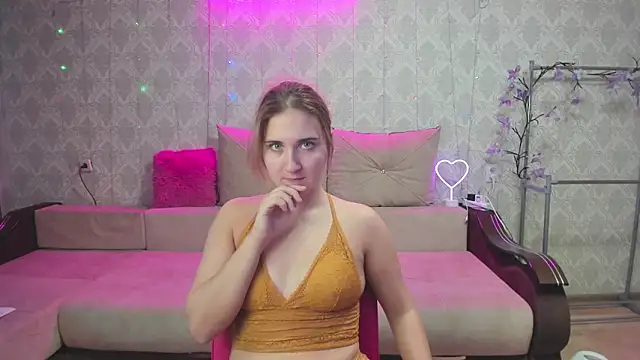 Miss Elsa  online show from 11-20-25, 02:34