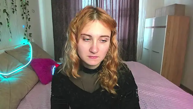 Snapshot of Miss_Elsa_ chatting on 02-19-25, 07:28 Miss Elsa online show from 02-19-25, 07:28